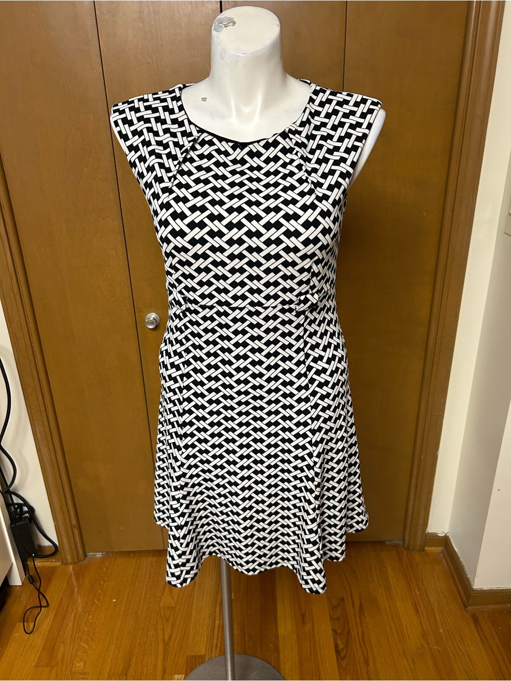 Sleeveless Black & White Patterned Midi Dress